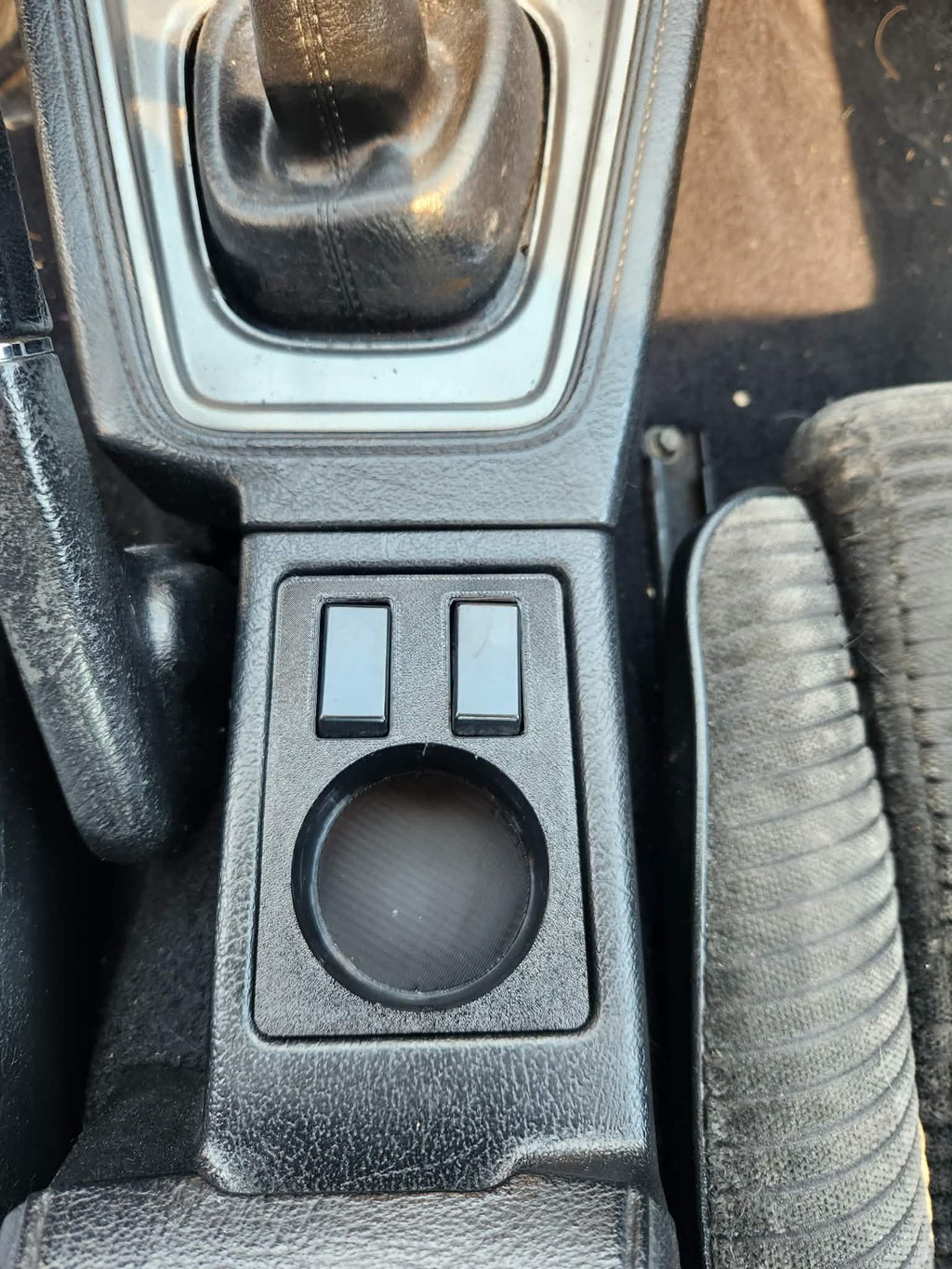 84 - 85 Mazda RX-7 Window Switch Panel w/Cupholder
